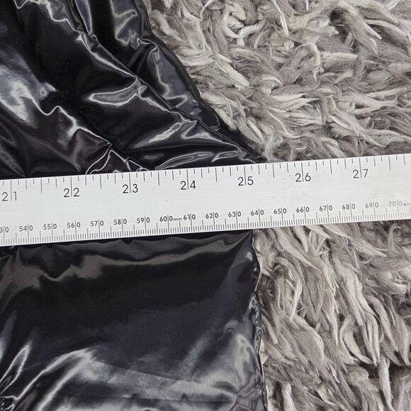 OFFLINE by Aerie Puffer Vest Womens Medium Black Quilted Glossy Zip Pockets - Picture 4 of 6